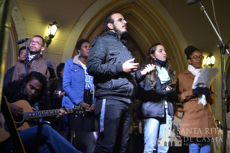 Jovens responsáveis pelos cânticos da Missa Festiva de Santa Rita de Cássia, em 2022